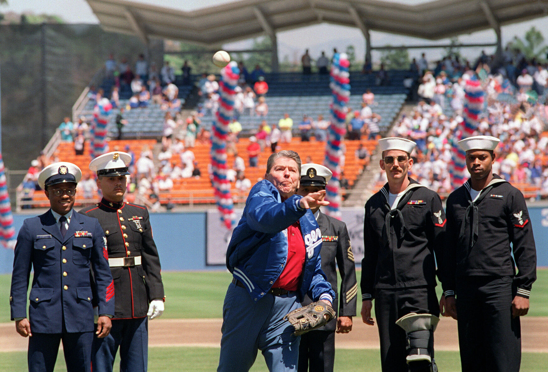 Presidents throwing the first pitch